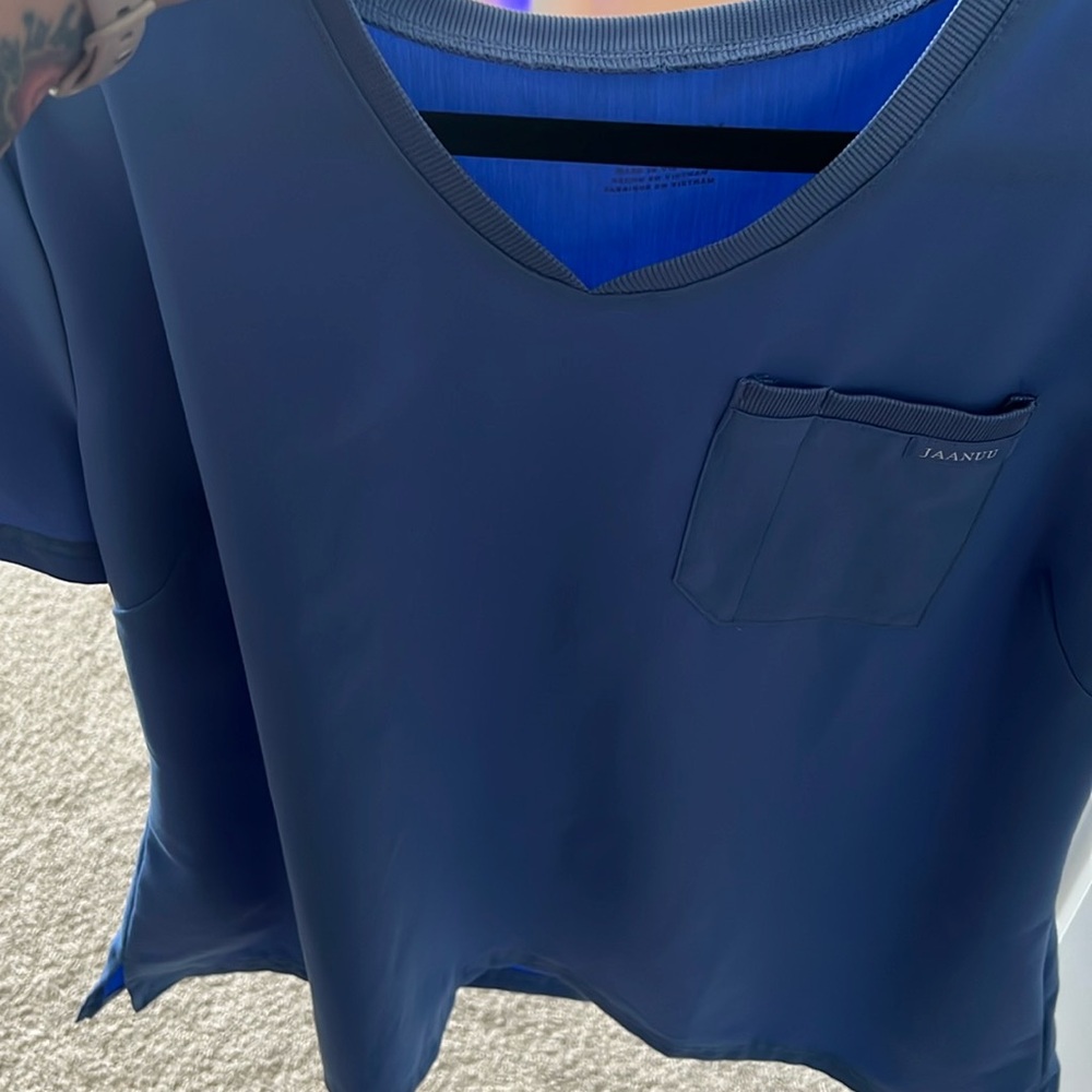 Jaanuu scrub top